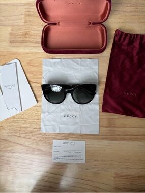 Gucci GG0035S 001 Black Oval Round Sunglasses 54-22-140